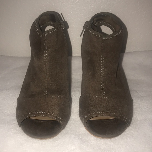 Apt 9 Suede Olive Green Mules - Picture 1 of 5